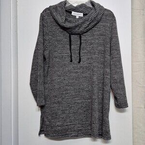 Ladies sweater, cowl neck 3/4 sleeves.Medium